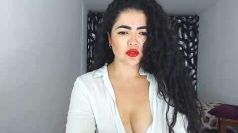 Snapshot of tuti_sex chatting on January 13, 3:23 am tuti online show from January 13, 3:23 am