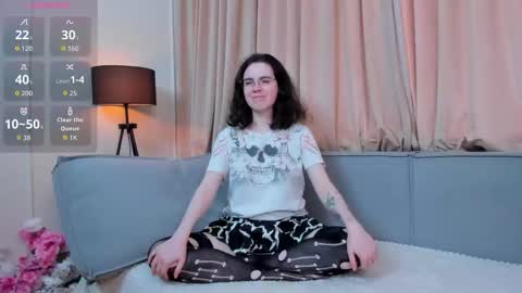 twannathidphy online show from March 25, 2:09 pm