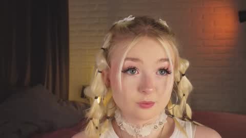 twinklefluff online show from October 18, 4:10 pm