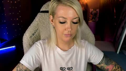 Miley online show from April 10, 12:55 pm