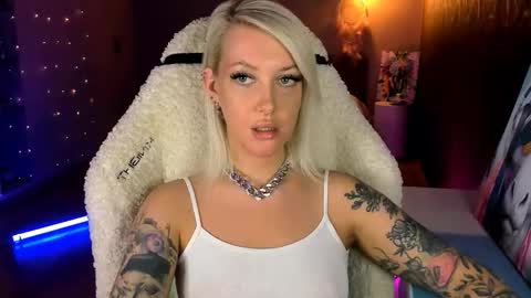 Miley online show from February 5, 12:30 pm