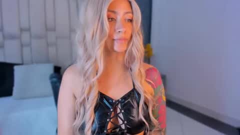 Snapshot of tyla_demon chatting on September 29, 10:37 pm TYLA online show from September 29, 10:37 pm