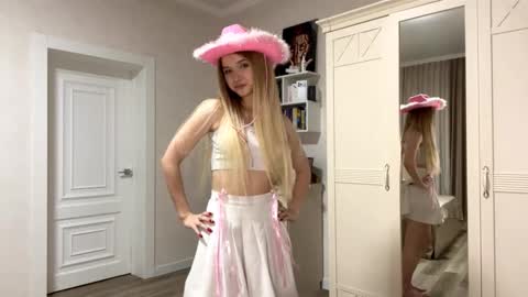 Vikki online show from December 5, 5:58 pm