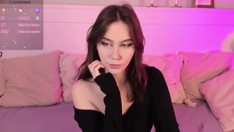 Una  online show from February 5, 10:19 am