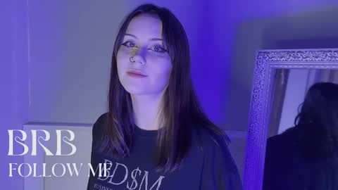 Una  online show from September 19, 11:31 am