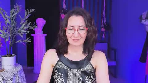 UnaTera online show from November 9, 5:14 am