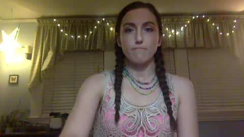 Snapshot of unicornfairy55 chatting on September 21, 1:37 am Lola Moonstone online show from September 21, 1:37 am