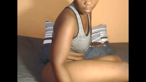 Snapshot of uniquebony chatting on February 13, 12:35 am UNIQUEBONY online show from February 13, 12:35 am