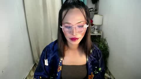 ur_hottest_girl online show from January 11, 1:38 pm