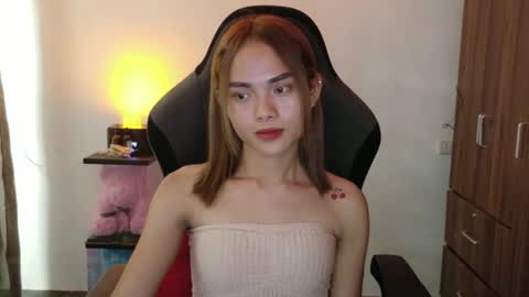 Snapshot of urasian_crisa chatting on October 20, 9:12 am urasian_crisa online show from October 20, 9:12 am
