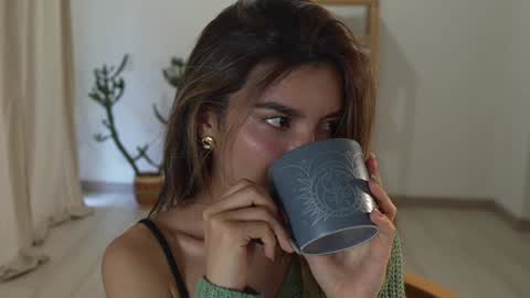 Linda Restrepo online show from December 2, 9:37 pm