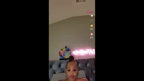 urfaveriri online show from December 4, 11:45 am