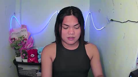 Snapshot of urhottie_bella chatting on September 15, 9:22 pm Bella DONT FORGET TO THUMBS UP AND FOLLOW online show from September 15, 9:22 pm