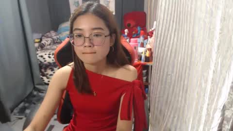 urlovelychinita online show from January 30, 8:43 am