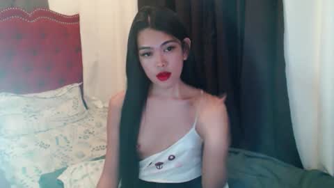 Snapshot of urpinayjenfuckerxxx chatting on October 22, 1:54 am Jenny online show from October 22, 1:54 am