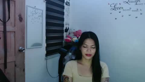 Snapshot of urpreciouspinayxxx chatting on February 9, 7:27 am hi im kim online show from February 9, 7:27 am