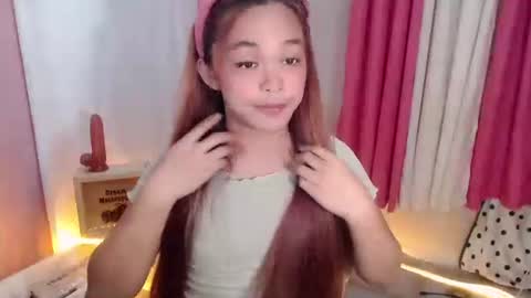 Snapshot of ursexy_debra chatting on September 24, 6:18 pm TYRA online show from September 24, 6:18 pm