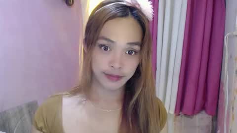 Snapshot of ursexy_debra chatting on October 17, 11:24 am TYRA online show from October 17, 11:24 am