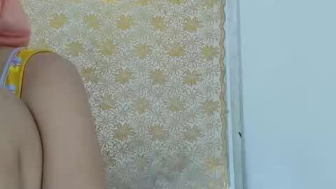 Snapshot of ursexy_pinay_skinny chatting on October 20, 5:32 am im jenny online show from October 20, 5:32 am