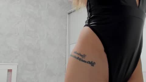 Mia online show from October 28, 8:53 am