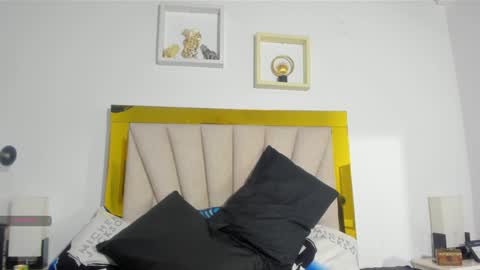 Snapshot of vahiolet_fuentes chatting on February 4, 3:00 am vahioleth online show from February 4, 3:00 am