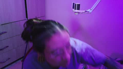 Vainilla Independent model online show from April 7, 2:46 am