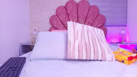 Vaiolet colls online show from February 26, 12:04 pm