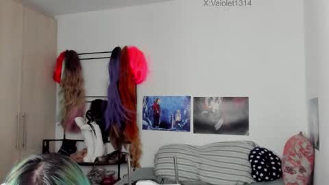 Vaiolet1314 online show from December 22, 1:31 am