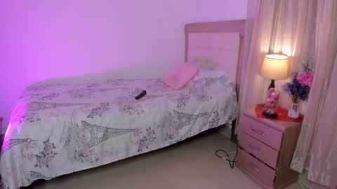 HI IM NEW online show from March 3, 1:04 pm