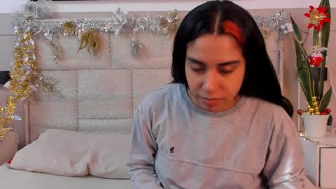 Valen White online show from December 12, 7:37 pm