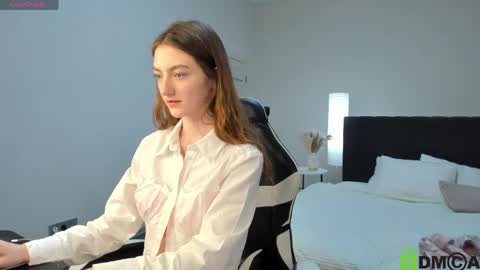 Nora online show from May 31, 11:27 am
