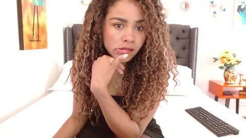 Snapshot of valentina_ferrer0 chatting on January 23, 6:24 pm Valen Ferrer online show from January 23, 6:24 pm
