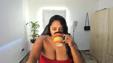 Snapshot of valentina_xx69 chatting on January 18, 2:12 pm Valentina online show from January 18, 2:12 pm
