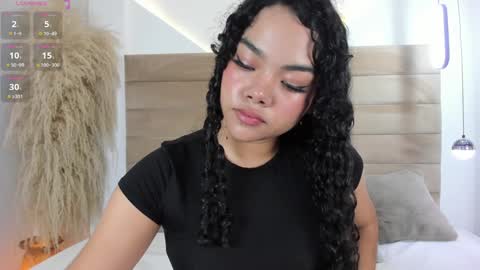 Snapshot of valeriediazx chatting on December 14, 12:01 pm valeri online show from December 14, 12:01 pm