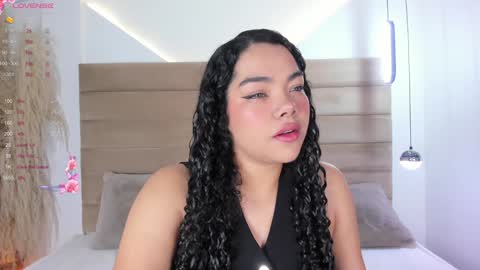 Snapshot of valeriediazx chatting on February 4, 12:00 pm valeri online show from February 4, 12:00 pm