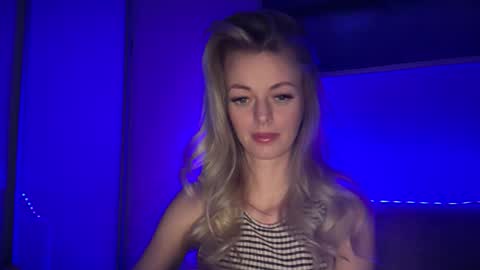 Valerie  online show from February 25, 10:52 pm