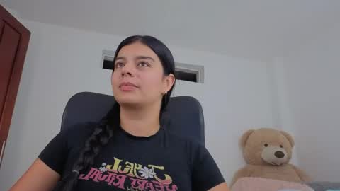 valerihouse_ online show from May 6, 1:53 am