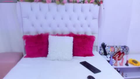 Snapshot of valerik_cano chatting on February 4, 7:11 pm valeria111111 online show from February 4, 7:11 pm