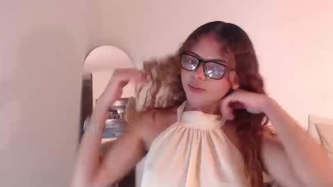 VALIENTE  online show from March 14, 4:57 am