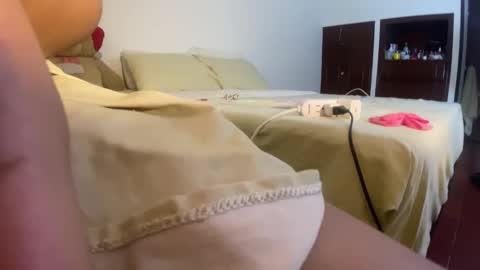 VALIENTE  online show from February 15, 11:59 pm