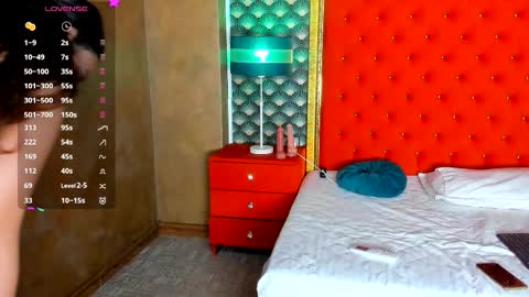 Valerie Val V online show from December 4, 11:59 pm