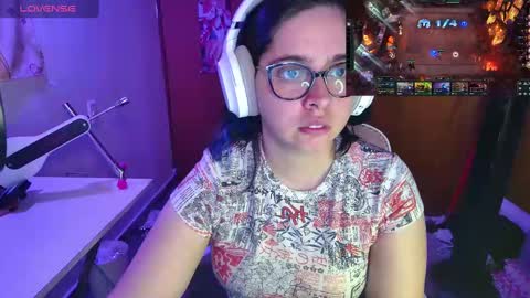 Snapshot of vallolet1_ chatting on February 24, 12:27 am Im Violet online show from February 24, 12:27 am