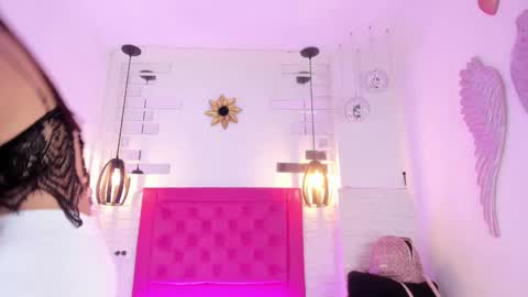 Vallolet Peach  online show from February 28, 11:36 am