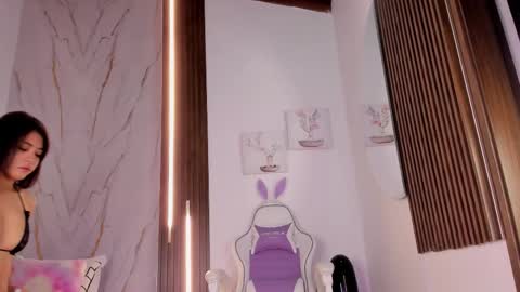 Vallolet Peach  online show from November 14, 11:54 am