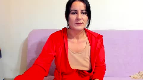 Snapshot of valysexybarbie chatting on December 10, 9:33 am valentina online show from December 10, 9:33 am