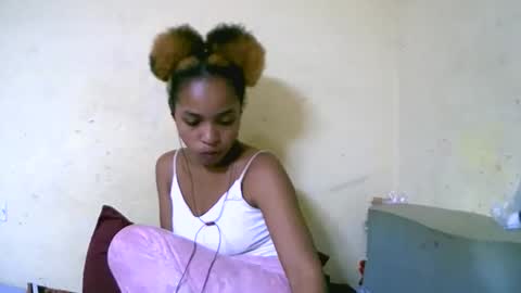 Snapshot of vanah344375 chatting on October 15, 6:32 pm vanah344375 online show from October 15, 6:32 pm
