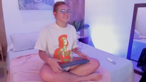 vanessa_foxyy online show from July 2, 3:23 am