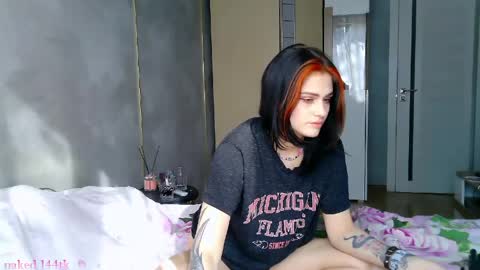 vanessatenderness online show from April 7, 9:11 am