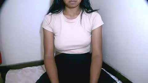 vanih27 online show from March 10, 7:29 pm