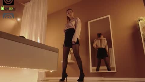 Laura online show from December 3, 3:58 pm